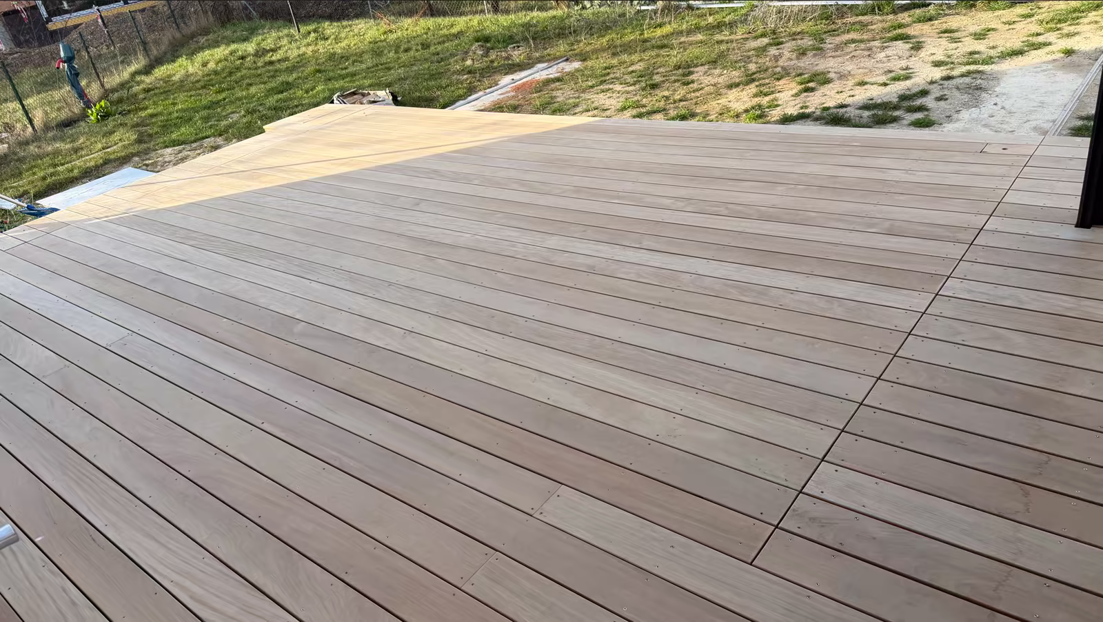 Renovace dřevěné terasy – Pojizdný kryt bazénu · Praha